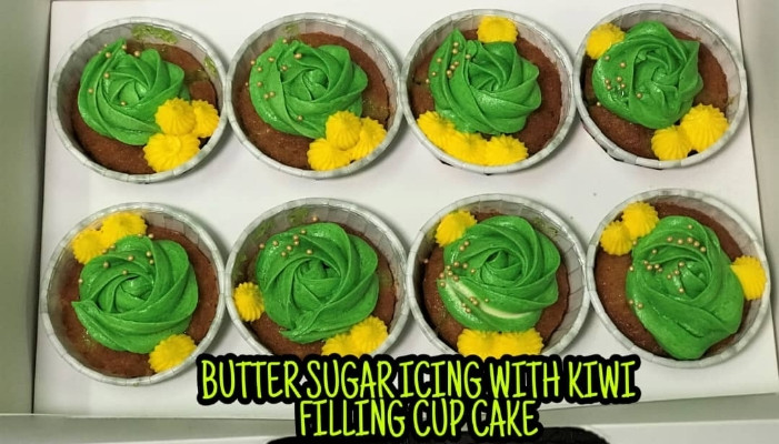 Butter Almond Sugar Icing with Kiwi filling Cupcakes