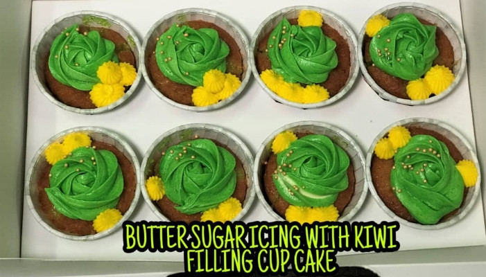 Butter Almond Sugar Icing with Kiwi filling Cupcakes