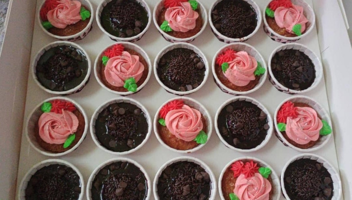 Butter sugar Icing with Moist chocolate cake