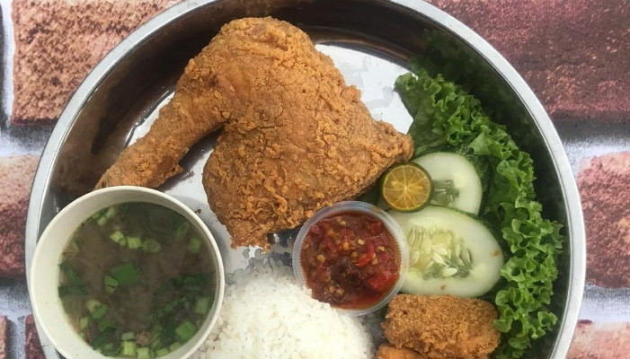 Nasi ayam geprek sambal gesek