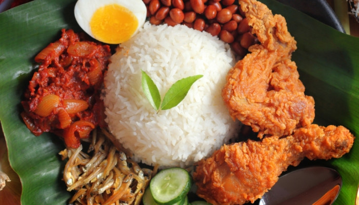 Nasi lemak with ayam goreng