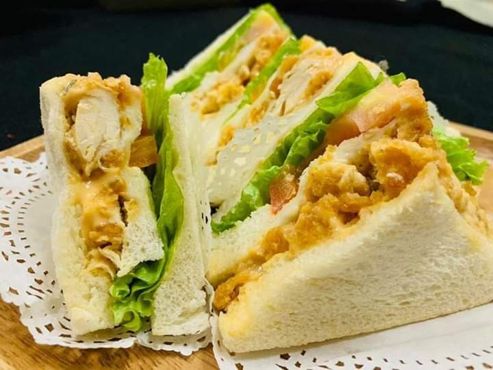 Cheyun's Crispy Chicken Sandwich - Medium Package