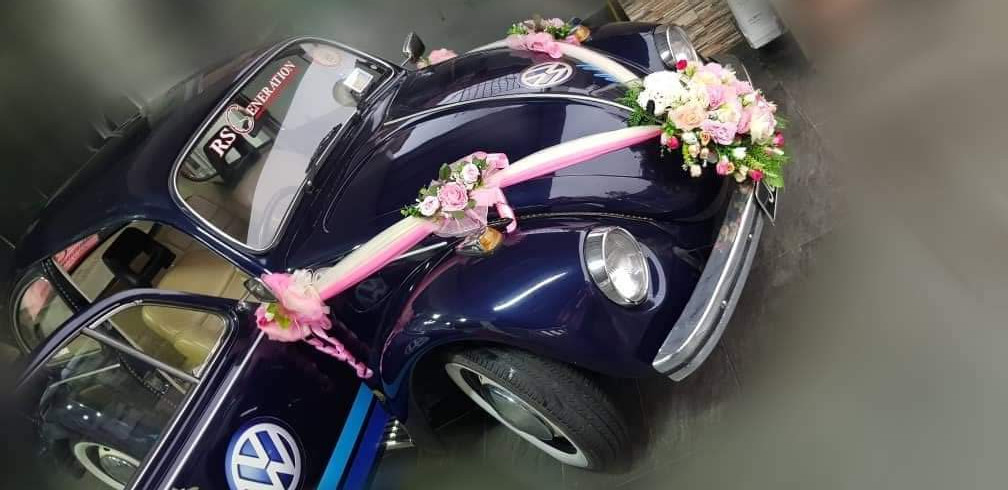 The eye wedding car